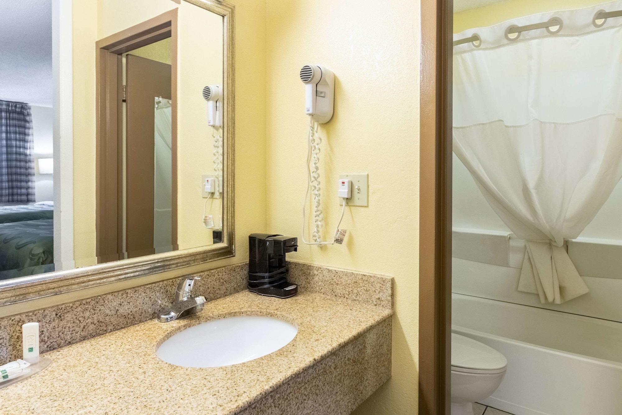 Quality Inn Franklin Bagian luar foto
